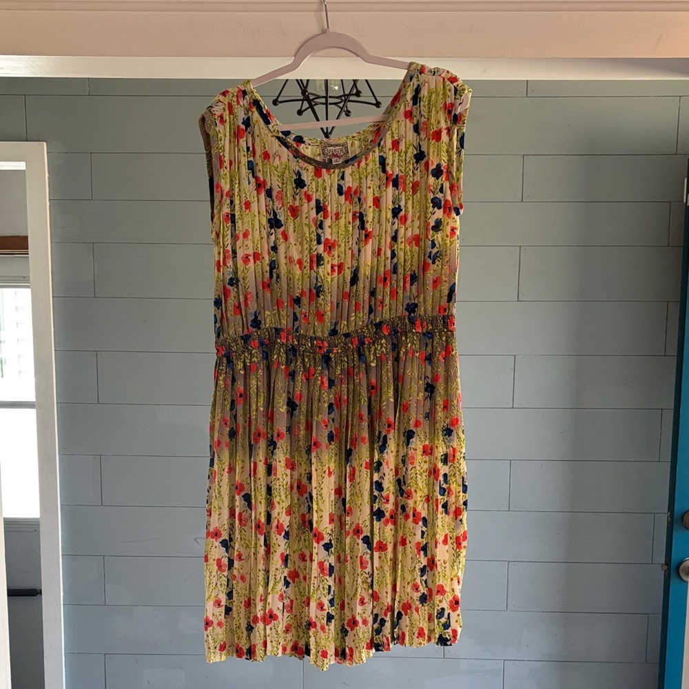 Floral‎ Pleated Mini Dress